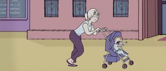 Γυναίκα σε προχωρημένη ηλικία κρατάει καροτσάκι με μωρό.